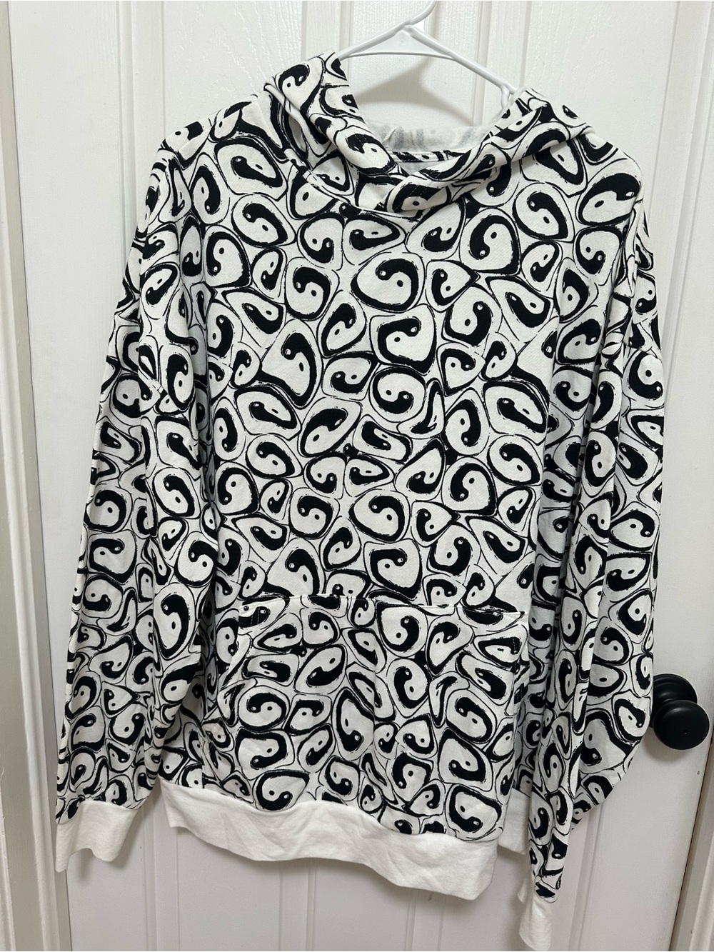 0335 EARTHBOUND Black & White Yin Yang hoodie size large